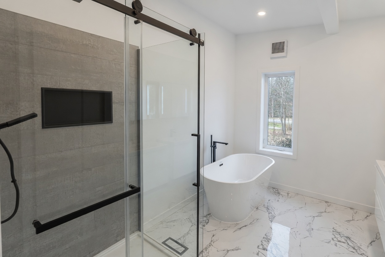 Salle de bain rénovée par Construction Dominic Gagné Inc.
